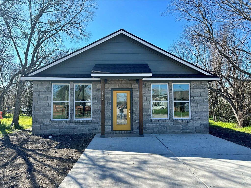 1115 Neches ST, Lockhart, TX 78644