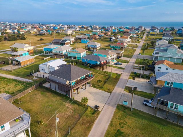 938 Eastview, Port Bolivar, TX 77650