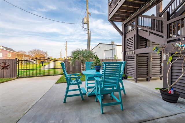 938 Eastview, Port Bolivar, TX 77650