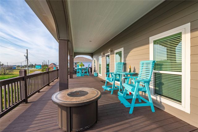 938 Eastview, Port Bolivar, TX 77650