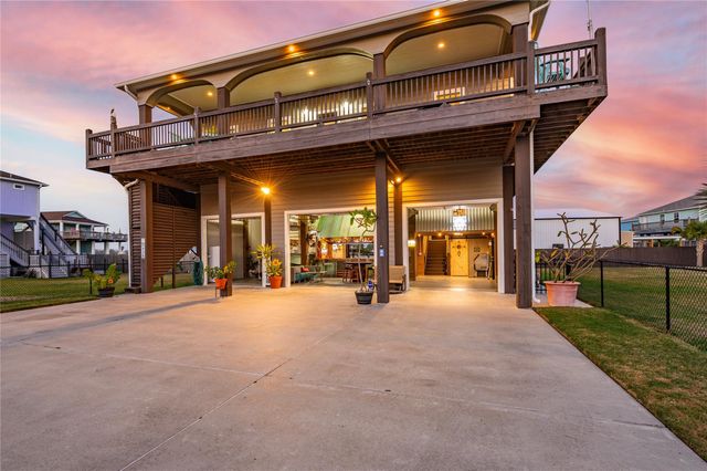 938 Eastview, Port Bolivar, TX 77650