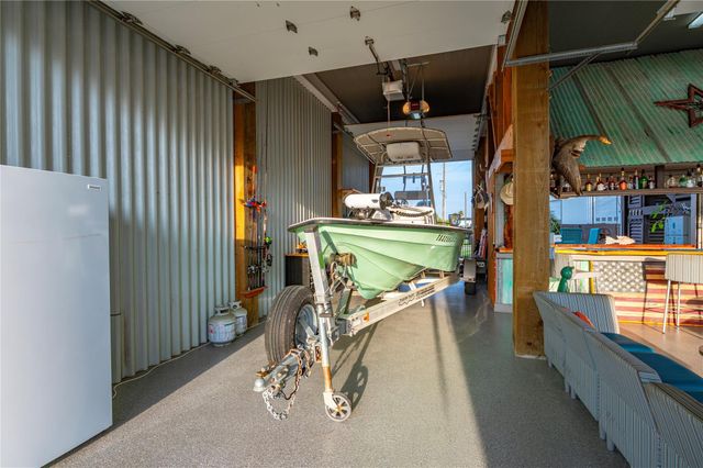 938 Eastview, Port Bolivar, TX 77650