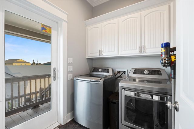 938 Eastview, Port Bolivar, TX 77650