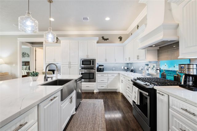 938 Eastview, Port Bolivar, TX 77650