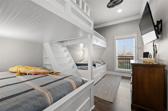 938 Eastview, Port Bolivar, TX 77650