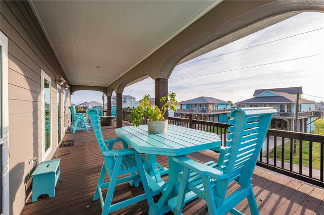 938 Eastview, Port Bolivar, TX 77650