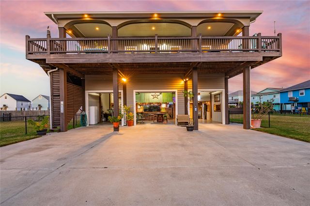 938 Eastview, Port Bolivar, TX 77650