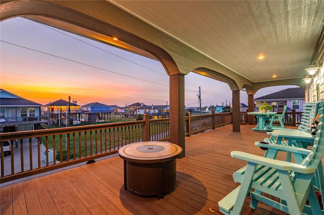 938 Eastview, Port Bolivar, TX 77650