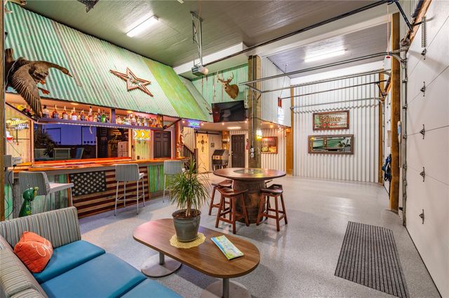 938 Eastview, Port Bolivar, TX 77650