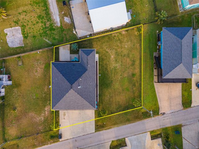 938 Eastview, Port Bolivar, TX 77650