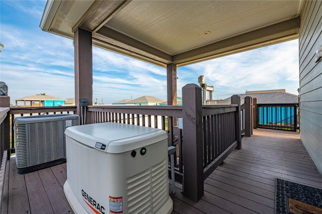 938 Eastview, Port Bolivar, TX 77650