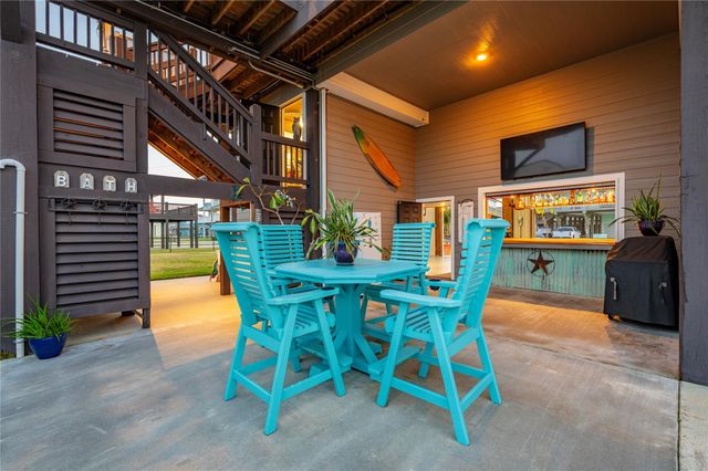 938 Eastview, Port Bolivar, TX 77650