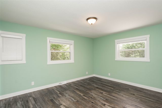 212 Pleasant View Drive, Des Moines, IA 50315