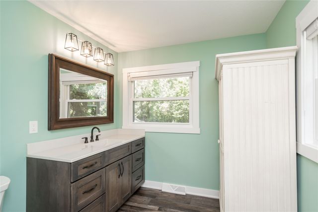 212 Pleasant View Drive, Des Moines, IA 50315