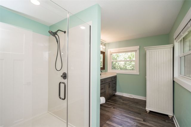 212 Pleasant View Drive, Des Moines, IA 50315