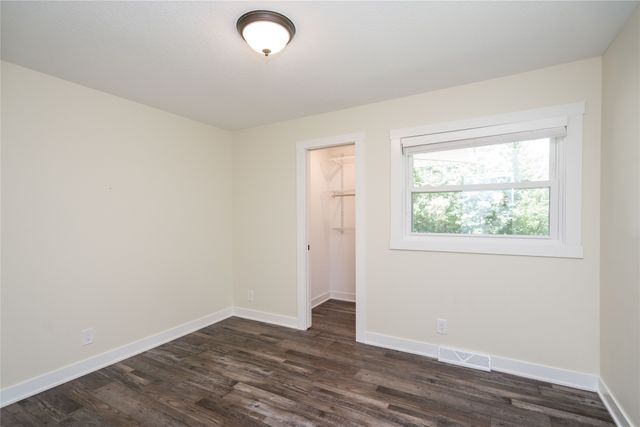 212 Pleasant View Drive, Des Moines, IA 50315
