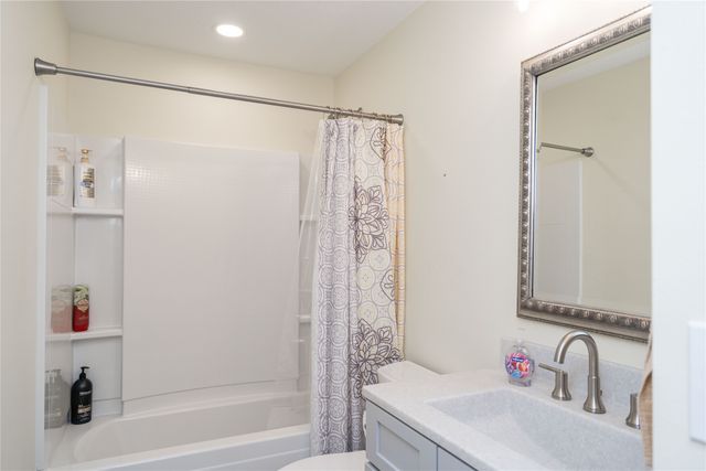 212 Pleasant View Drive, Des Moines, IA 50315