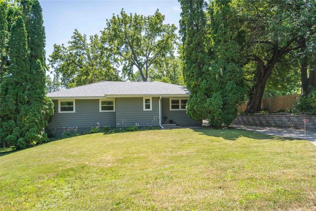 212 Pleasant View Drive, Des Moines, IA 50315