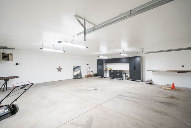 212 Pleasant View Drive, Des Moines, IA 50315