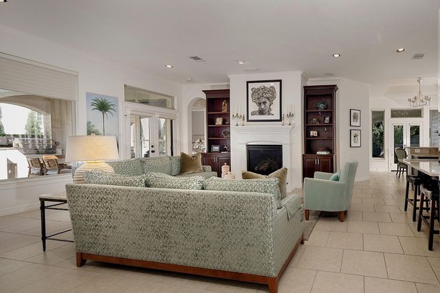 10 Moatwood Court, The Woodlands, TX 77382