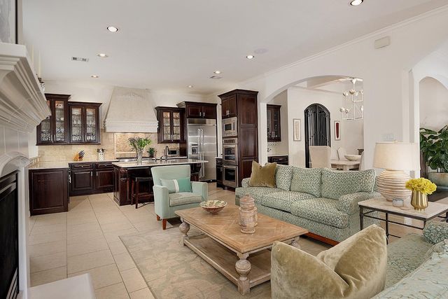 10 Moatwood Court, The Woodlands, TX 77382