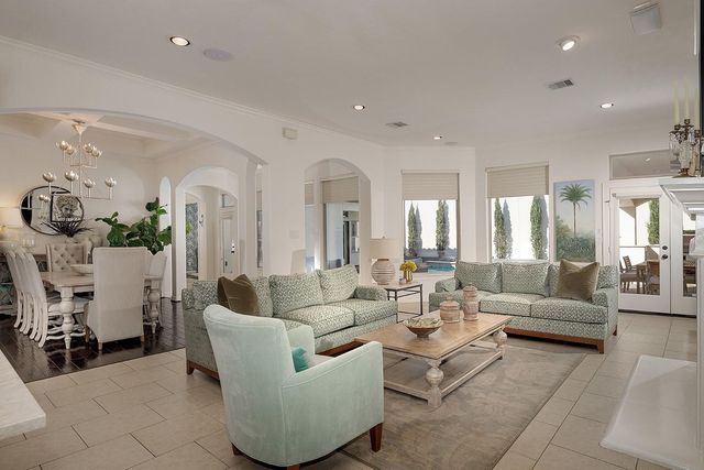 10 Moatwood Court, The Woodlands, TX 77382