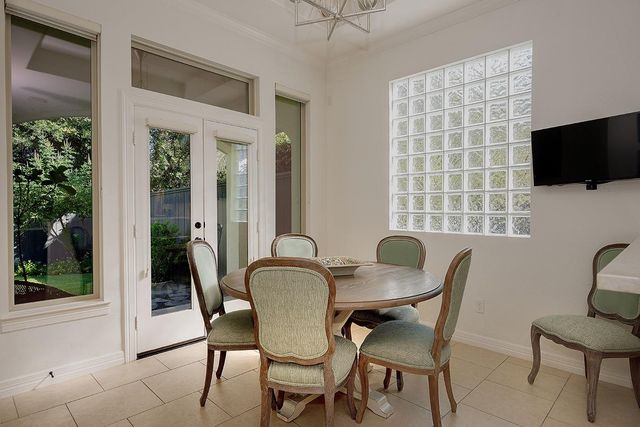 10 Moatwood Court, The Woodlands, TX 77382