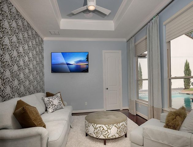 10 Moatwood Court, The Woodlands, TX 77382