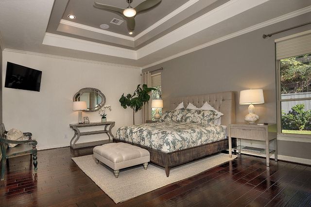 10 Moatwood Court, The Woodlands, TX 77382