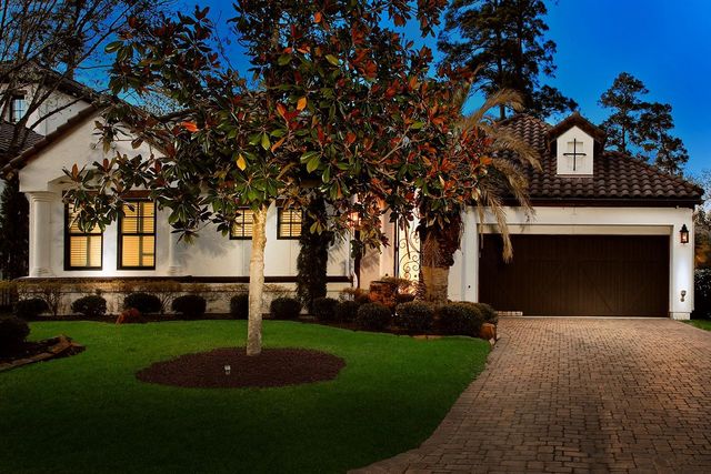 10 Moatwood Court, The Woodlands, TX 77382