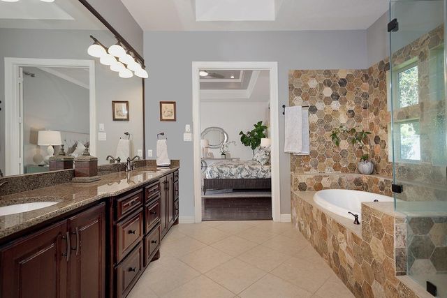 10 Moatwood Court, The Woodlands, TX 77382