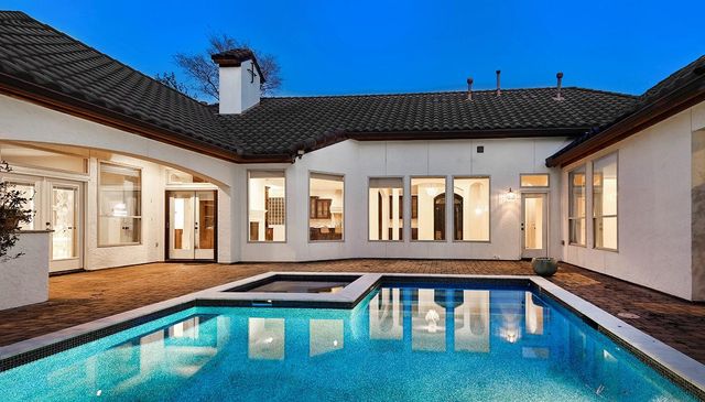 10 Moatwood Court, The Woodlands, TX 77382