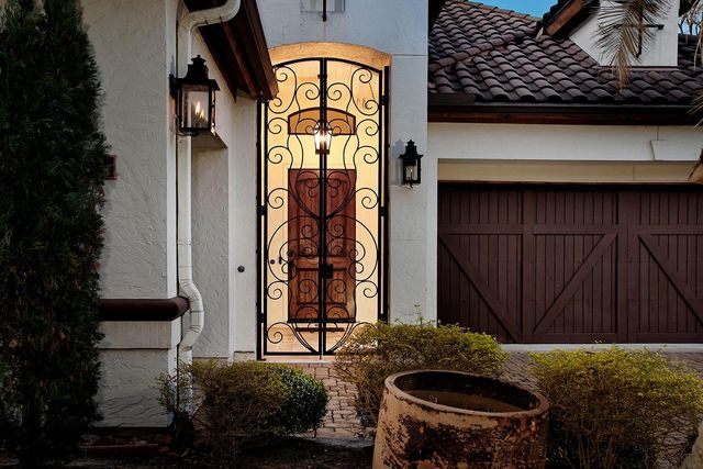 10 Moatwood Court, The Woodlands, TX 77382