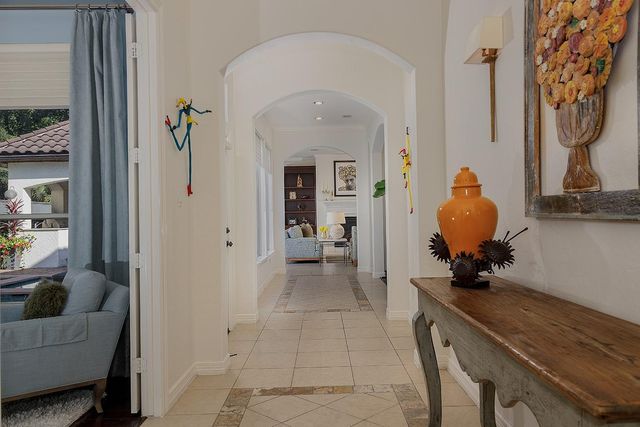 10 Moatwood Court, The Woodlands, TX 77382