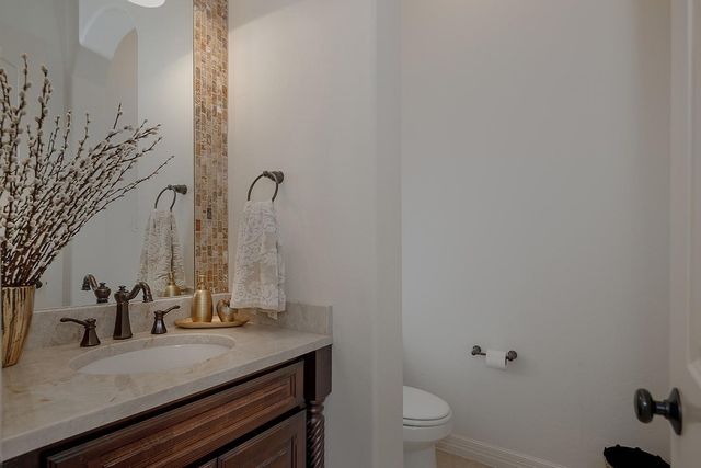 10 Moatwood Court, The Woodlands, TX 77382