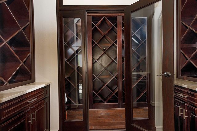 10 Moatwood Court, The Woodlands, TX 77382