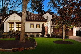 10 Moatwood Court, The Woodlands, TX 77382