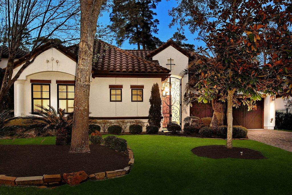 10 Moatwood Court, The Woodlands, TX 77382