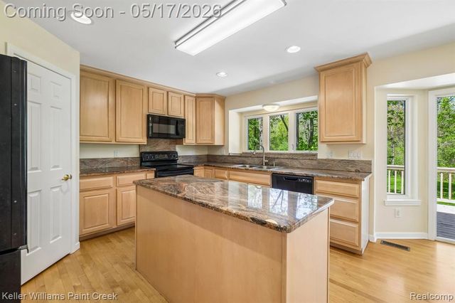 1358 Potomac Drive, Rochester Hills, MI 48306