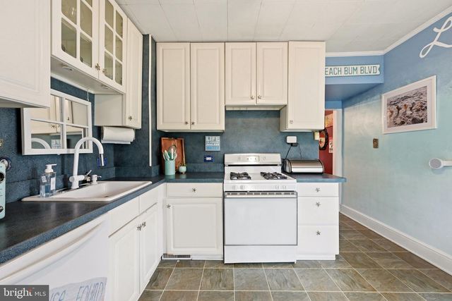 24 N DAVIS AVE, Audubon, NJ 08106