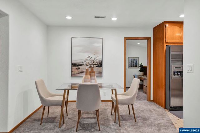 820 E 3rd St, Molalla, OR 97038