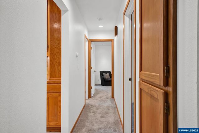 820 E 3rd St, Molalla, OR 97038