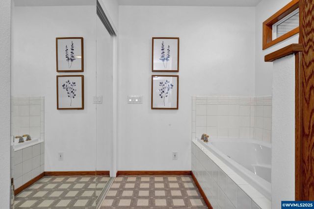 820 E 3rd St, Molalla, OR 97038