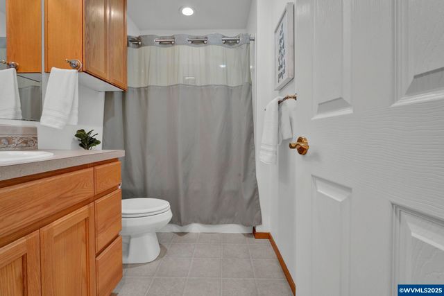 820 E 3rd St, Molalla, OR 97038