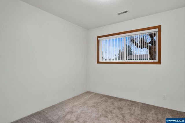 820 E 3rd St, Molalla, OR 97038