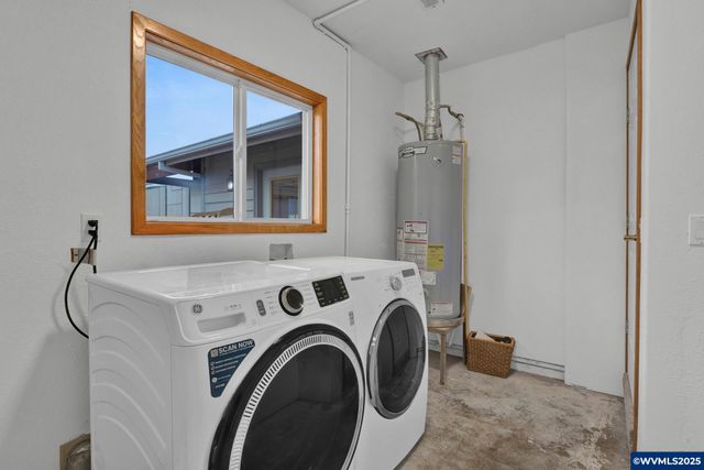 820 E 3rd St, Molalla, OR 97038