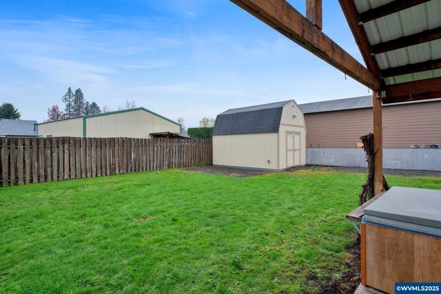 820 E 3rd St, Molalla, OR 97038