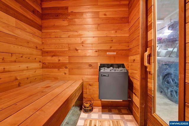 820 E 3rd St, Molalla, OR 97038