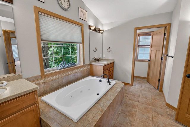 1714 Sawtooth Lane, Madison, WI 53719