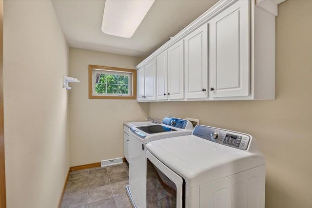 1714 Sawtooth Lane, Madison, WI 53719